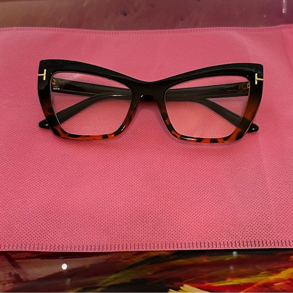 BUNDLE OF FASHION SUNGLASSES - Picture 4 of 7